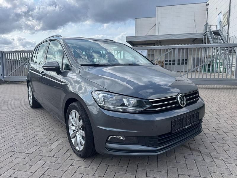 Grau Gebraucht 2020 VW Touran Comfortline Van / Kleinbus | 10.999 € (Superpreis) - Bild 1/4