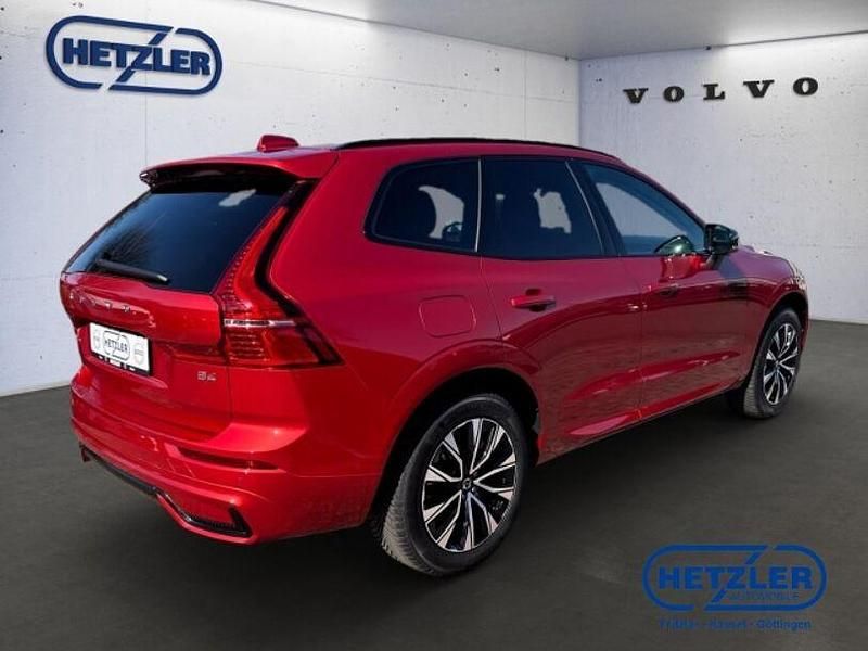 Gebraucht Volvo XC60 Plus 197 PS (144 kW) 2023 Fusion red / metallic SUV