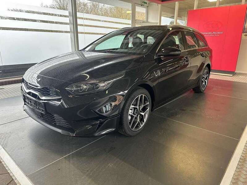 Schwarz Neu 2024 Kia Ceed Sportswagon Kombi | 31.490 € (Teuer) - Bild 1/4