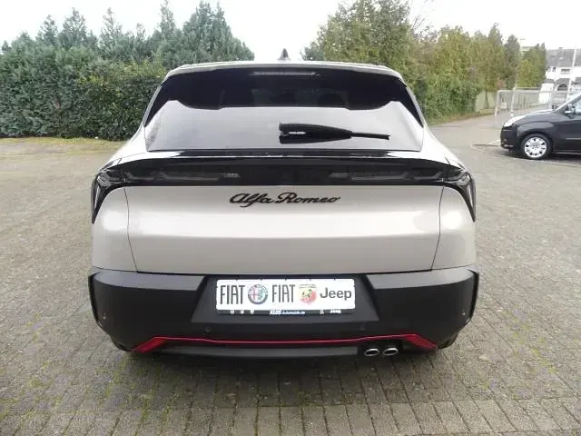 Neu Alfa Romeo Junior Edizione Speciale 145 PS (106 kW) 2025 Beige SUV