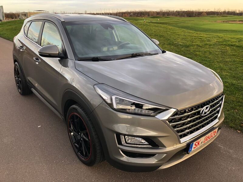 Grau Gebraucht 2020 Hyundai Tucson Advantage SUV | 19.999 € - Bild 1/4