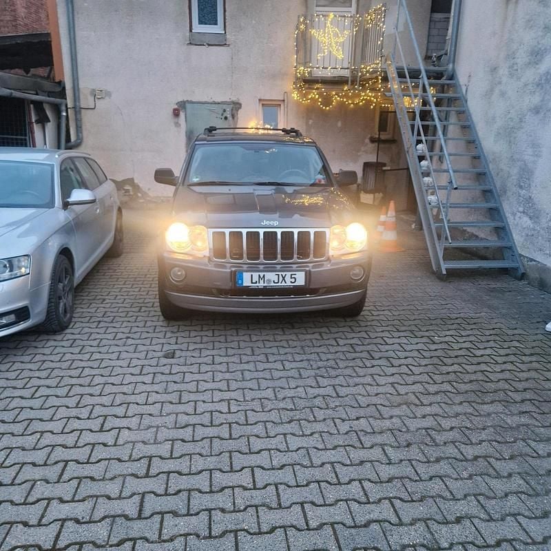 Silber Gebraucht 2005 Jeep Grand Cherokee SUV | 9.400 € (Etwas zu teuer) - Bild 1/4