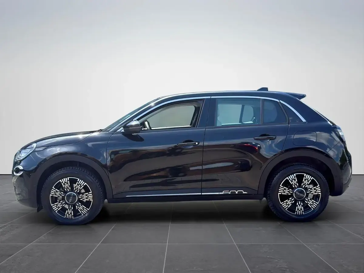 Gebraucht Fiat 600 Basis 101 PS (74 kW) 2024 Schwarz SUV