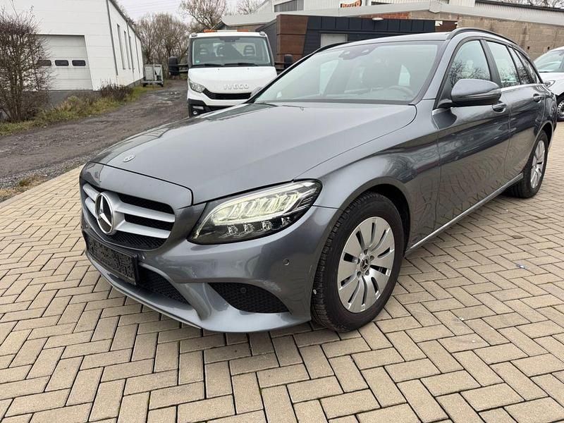 Grau Gebraucht 2020 Mercedes C220 Kombi | 15.790 € (Superpreis) - Bild 1/4