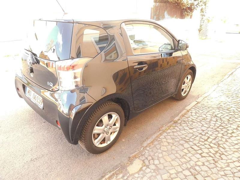 Gebraucht Toyota iQ Basis 68 PS (50 kW) 2011 Black mica / ink Kleinwagen