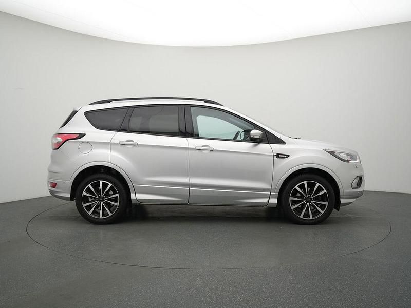 Gebraucht Ford Kuga ST-Line 150 PS (110 kW) 2019 Silber / polar silber (metallic) SUV