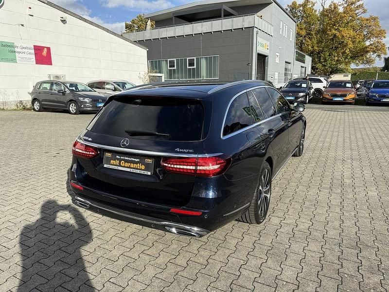 Gebraucht Mercedes E300 306 PS (225 kW) 2022 Blau Kombi
