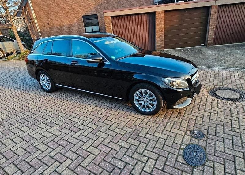 Gebraucht Mercedes C220 Avantgarde 170 PS (125 kW) 2014 Schwarz Limousine