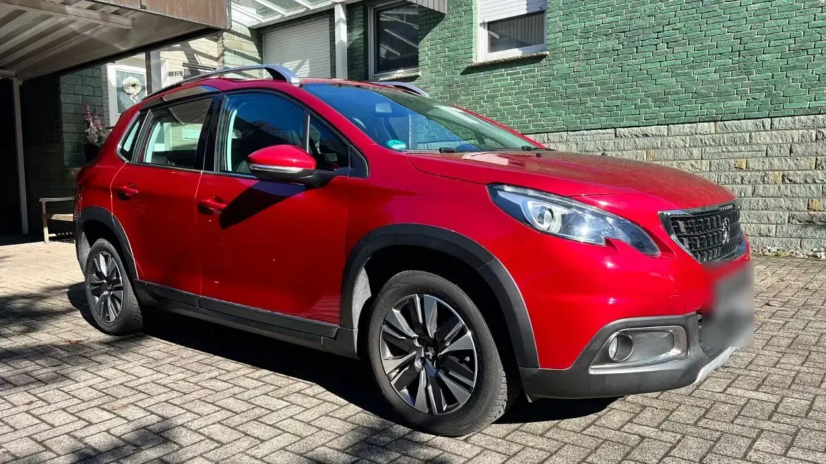 Gebraucht Peugeot 2008 Allure 120 PS (88 kW) 2016 Rot SUV