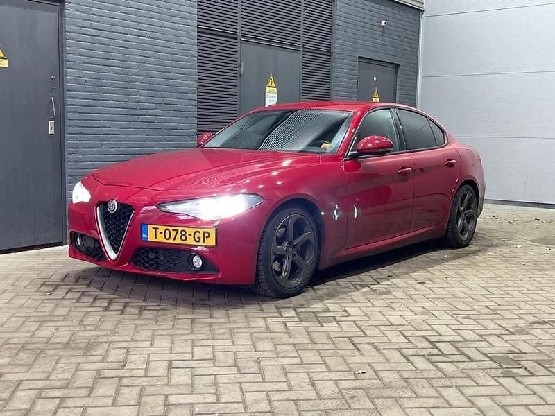 Gebraucht Alfa Romeo Giulia Super 201 PS (147 kW) 2016 Rot Limousine