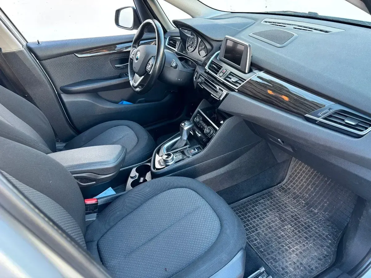 Gebraucht BMW 225 Advantage 224 PS (164 kW) 2017 Silber Van / Kleinbus