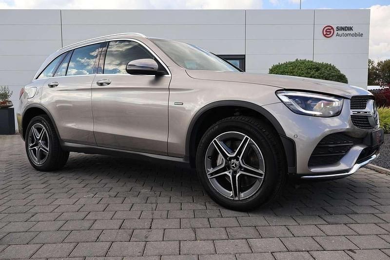 Gebraucht Mercedes GLC300e AMG 306 PS (225 kW) 2021 Mojavesilber metalliclack SUV
