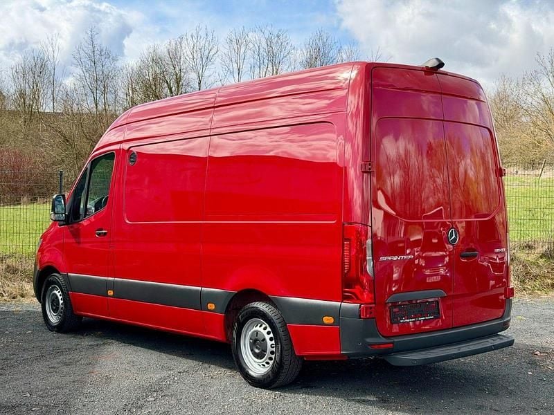 Gebraucht Mercedes Sprinter 150 PS (110 kW) 2021 Rot Van