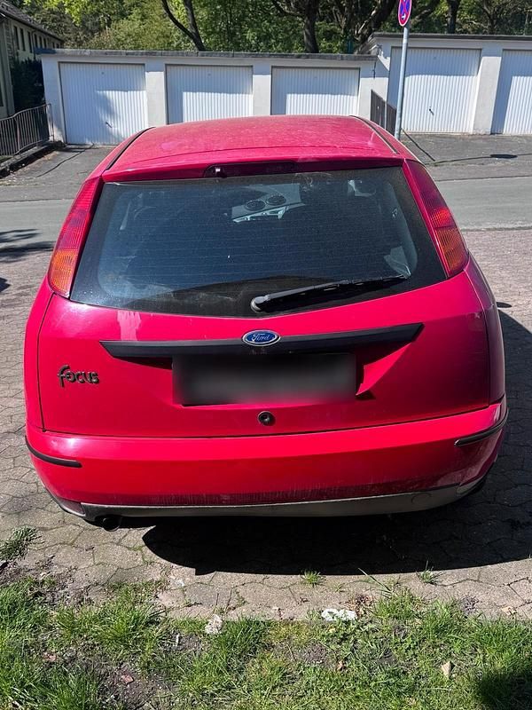 Second-hand Ford Focus 115 CP (84 kW) 1999 Roșu Hatchback