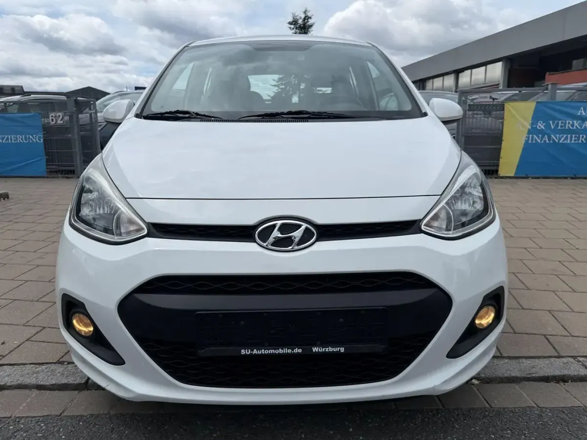 Gebraucht Hyundai i10 Style 67 PS (49 kW) 2015 Weiß Kleinwagen