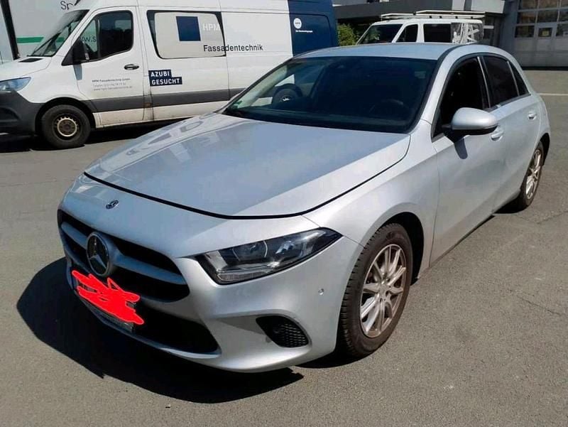 Silber Gebraucht 2019 Mercedes A200 Kleinwagen | 17.999 € (Superpreis) - Bild 1/4
