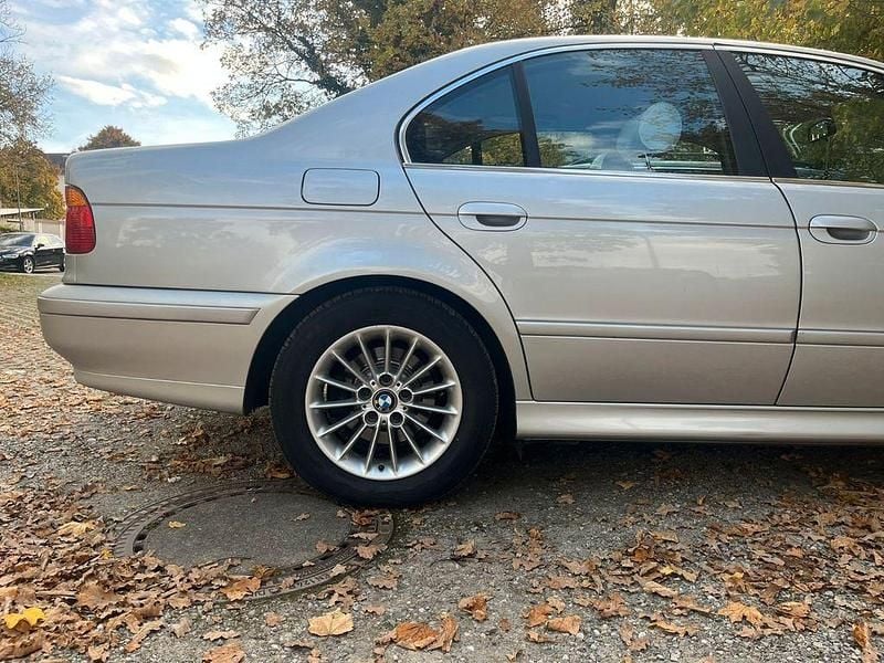 Silber Gebraucht 2002 BMW 520 Exclusive Limousine | 2.890 € (Superpreis) - Bild 1/4