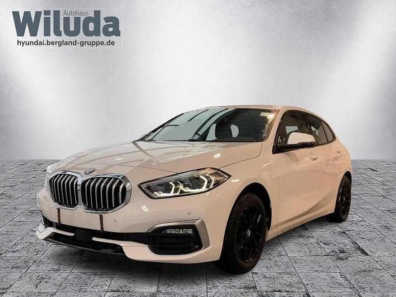 Alpinweiss iii weiß Gebraucht 2021 BMW 118 Luxury Line Kleinwagen | 21.440 € (Fairer Preis) - Bild 1/4