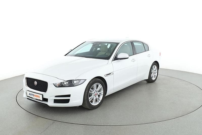 Weiß Gebraucht 2017 Jaguar XE Pure Limousine | 17.070 € (Superpreis) - Bild 1/3
