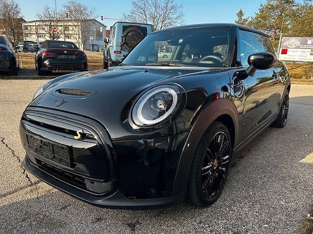 Gebraucht Mini Cooper SE Classic 135 kW (184 PS) 2022 Schwarz Kleinwagen