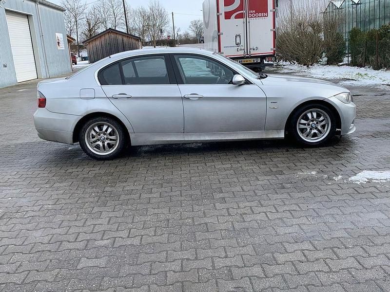 Gebraucht BMW 325 218 PS (160 kW) 2005 Silber Limousine