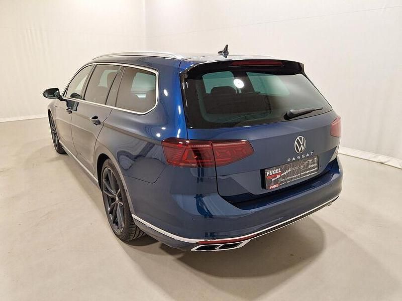Gebraucht VW Passat Elegance 190 PS (139 kW) 2023 Aquamarinblau metallic Kombi