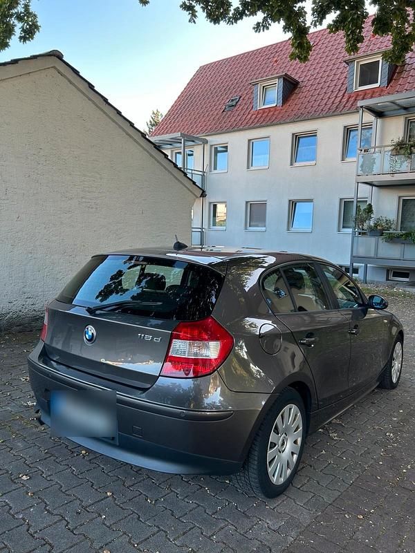 Braun Gebraucht 2005 BMW 118 Kleinwagen | 3.400 € (Etwas zu teuer) - Bild 1/4
