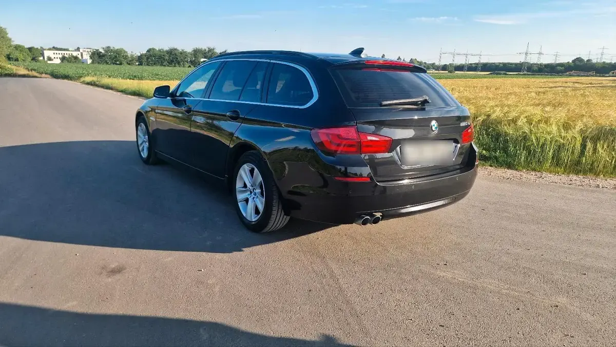 Gebraucht BMW 520 184 PS (135 kW) 2010 Schwarz Kombi