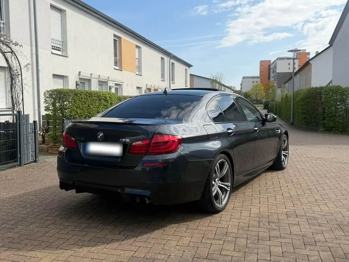 Second-hand BMW M5 560 CP (411 kW) 2012 Gri Berlinǎ