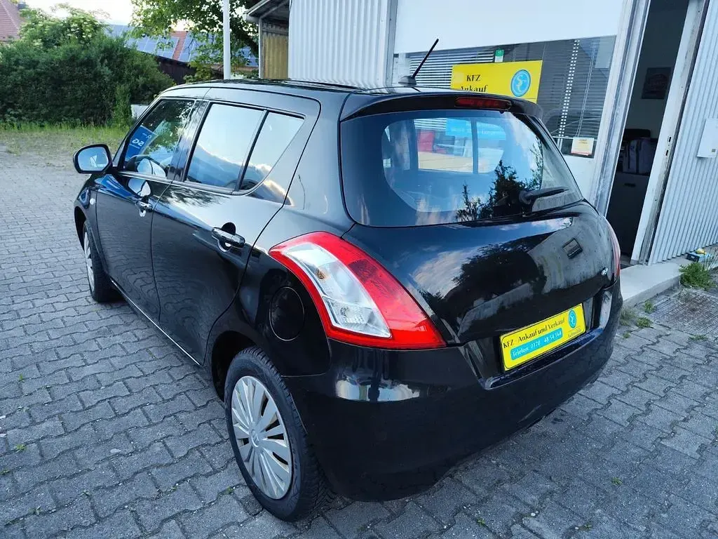 Gebraucht Suzuki Swift Club 94 PS (69 kW) 2015 Schwarz Kleinwagen