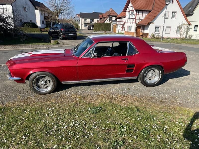 Gebraucht Ford V8 210 PS (154 kW) 1967 Rot Coupé
