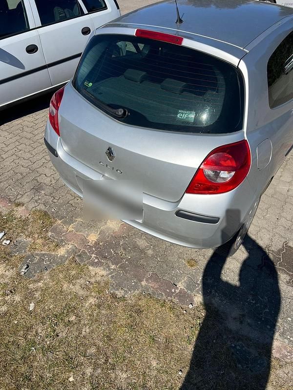 Gebraucht Renault Clio II 75 PS (55 kW) 2008 Grau Kleinwagen