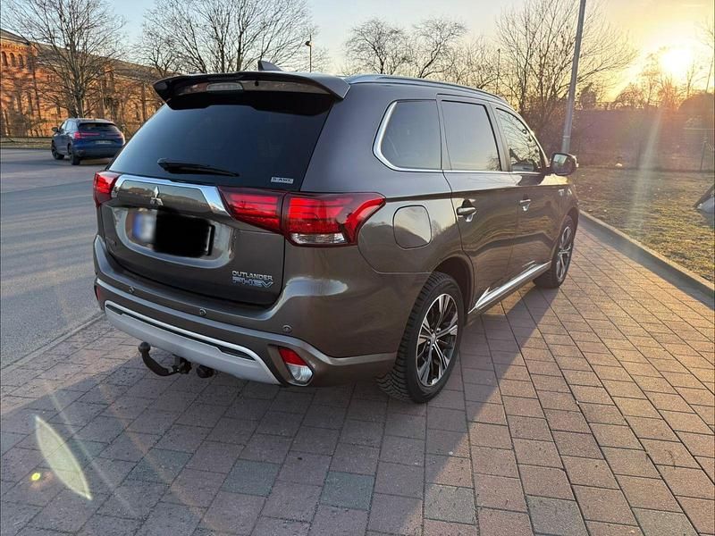Gebraucht Mitsubishi Outlander P-HEV Plus 224 PS (164 kW) 2018 Grau SUV