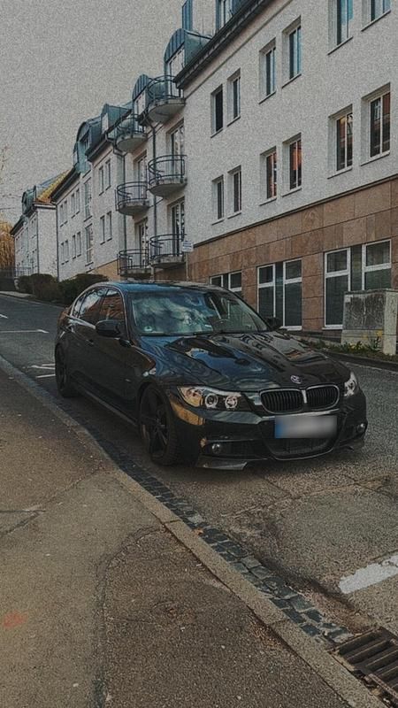 Gebraucht BMW 325 218 PS (160 kW) 2009 Schwarz Limousine