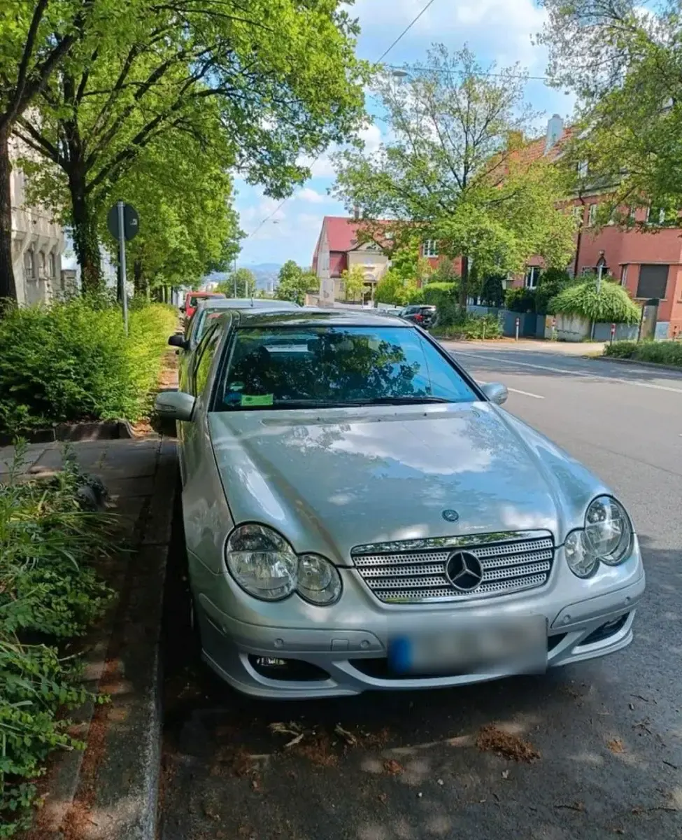 Gebraucht Mercedes C180 143 PS (105 kW) 2006 Silber Coupé