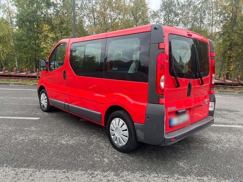 Second-hand Opel Vivaro 90 CP (66 kW) 2014 Roșu Monovolum
