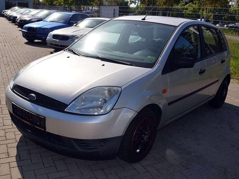Silber Gebraucht 2005 Ford Fiesta Ambiente Kleinwagen | 900 € (Guter Preis) - Bild 1/4