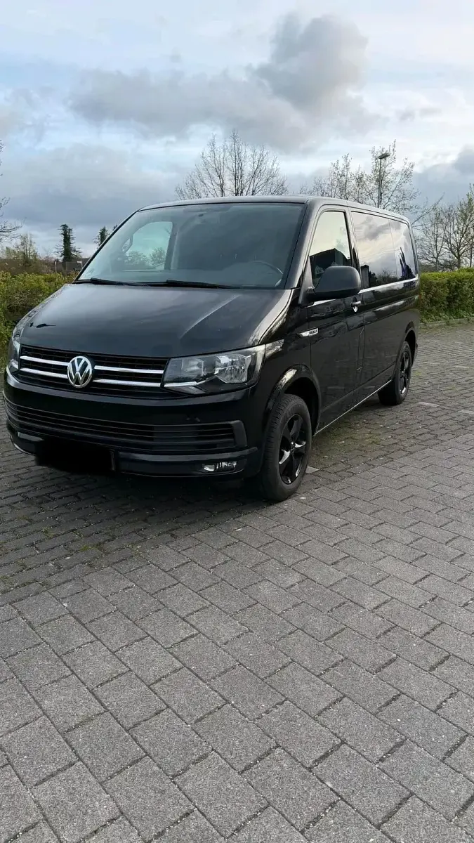 Gebraucht VW Multivan Black Edition 102 PS (75 kW) 2016 Schwarz Van / Kleinbus
