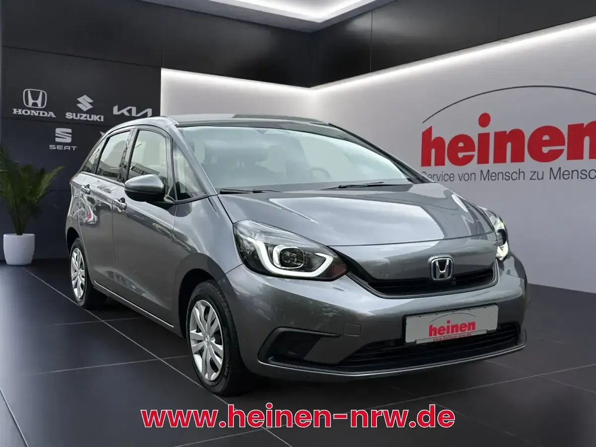 Gebraucht Honda Jazz Comfort 109 PS (80 kW) 2021 Shining gray metallic Kleinwagen