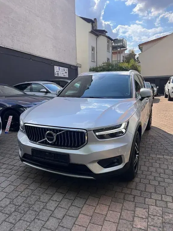 Gebraucht Volvo XC40 Inscription 190 PS (139 kW) 2019 Silber (metallic) SUV