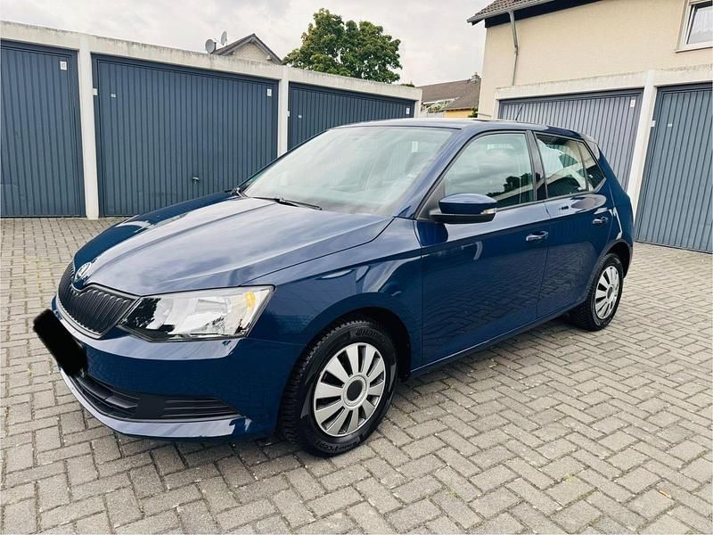 Blau Gebraucht 2015 Skoda Fabia Limousine | 4.950 € (Superpreis) - Bild 1/4