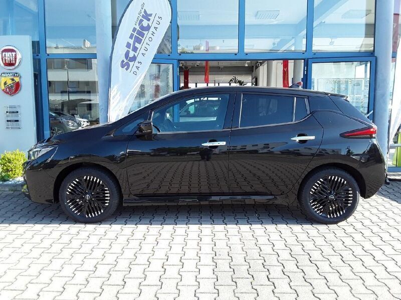 Gebraucht Nissan Leaf N-Connecta 110 kW (150 PS) 2024 Black metallic Kleinwagen