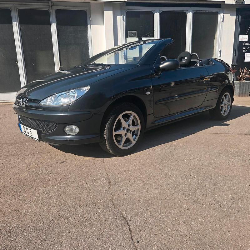 Gebraucht Peugeot 206 CC 101 PS (74 kW) 2004 Schwarz Cabrio