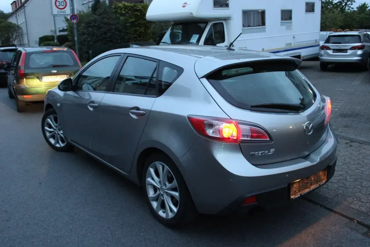 Gebraucht Mazda 3 Exclusive-Line 116 PS (85 kW) 2010 Grau Limousine