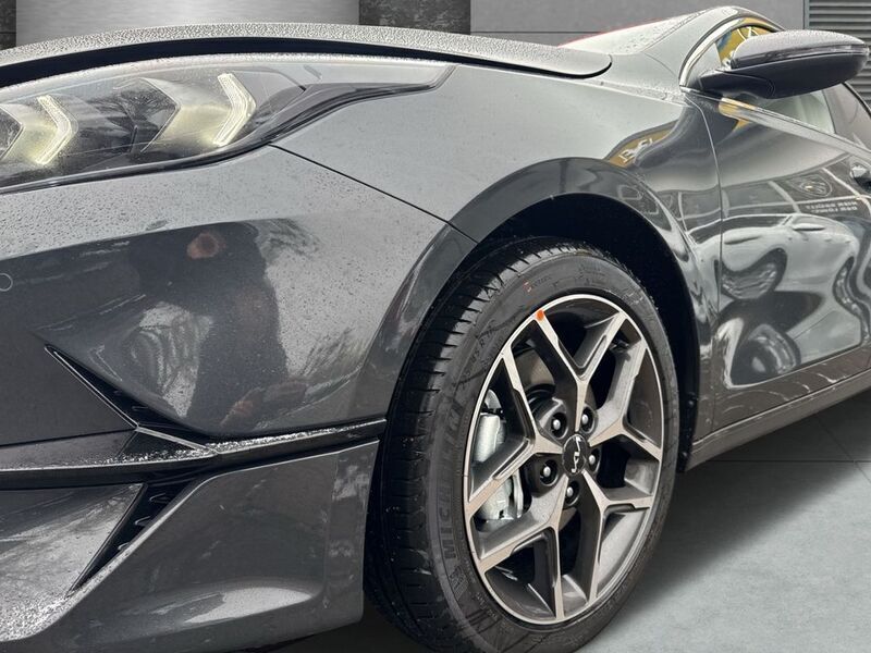 Neu Kia Ceed Style 140 PS (102 kW) 2025 (1k) black pearl m Kleinwagen