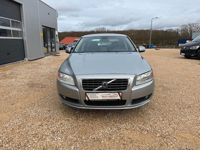 Silber Gebraucht 2008 Volvo S80 Momentum Limousine | 5.790 € - Bild 1/4