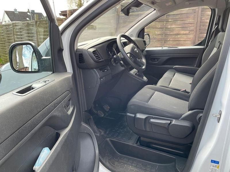 Gebraucht Opel Vivaro 145 PS (106 kW) 2023 Weiß Van / Kleinbus