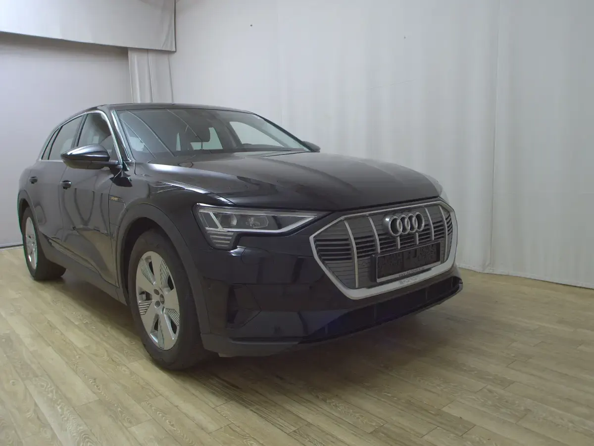 Używany Audi e-tron Basis 230 kW (313 KM) 2022 Czarny SUV