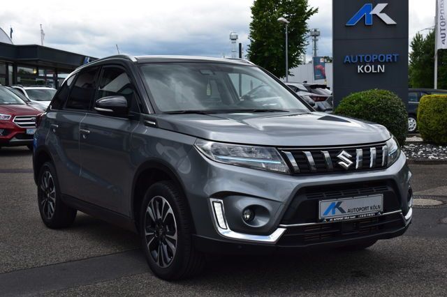 Grau Gebraucht 2021 Suzuki Vitara Comfort+ SUV | 18.890 € (Fairer Preis) - Bild 1/4
