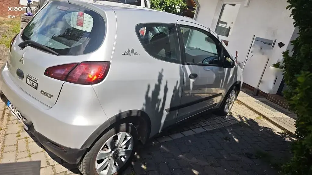 Gebraucht Mitsubishi Colt Edition 75 PS (55 kW) 2010 Silber Kleinwagen